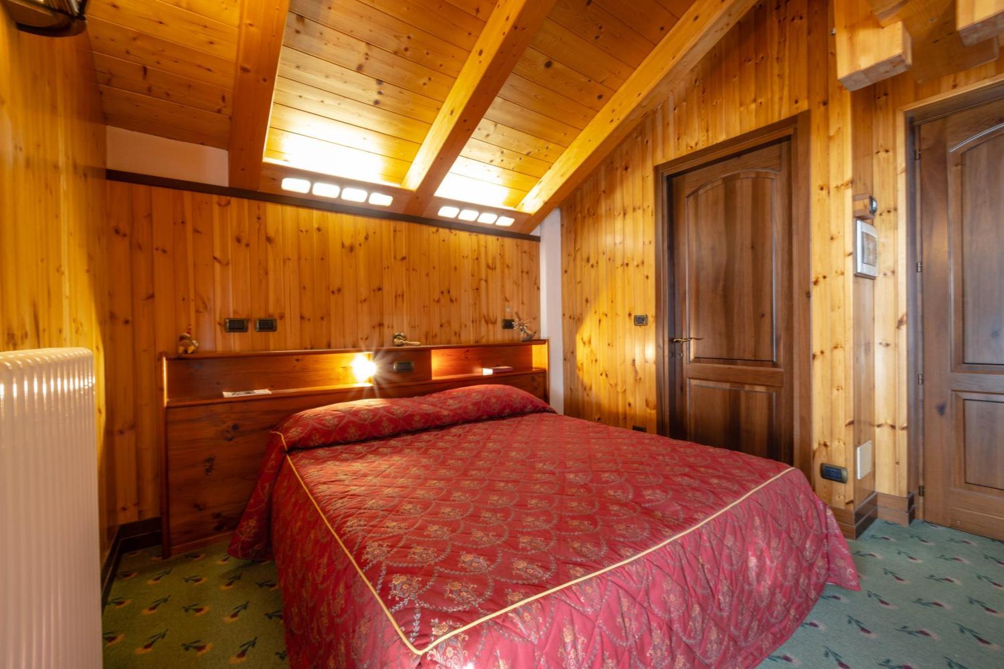 Hotel Bouton D'Or - Cogne Exteriör bild