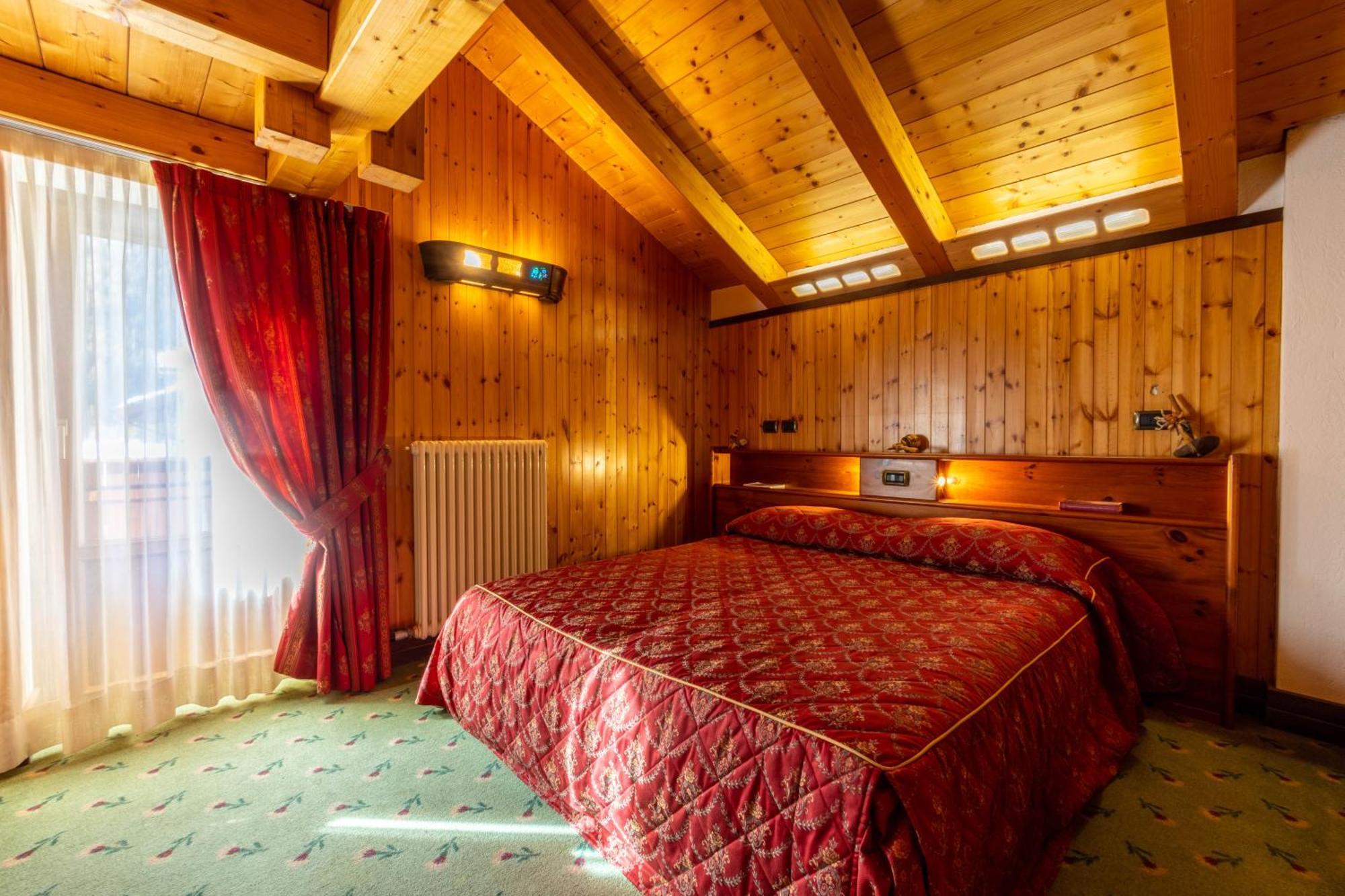 Hotel Bouton D'Or - Cogne Exteriör bild