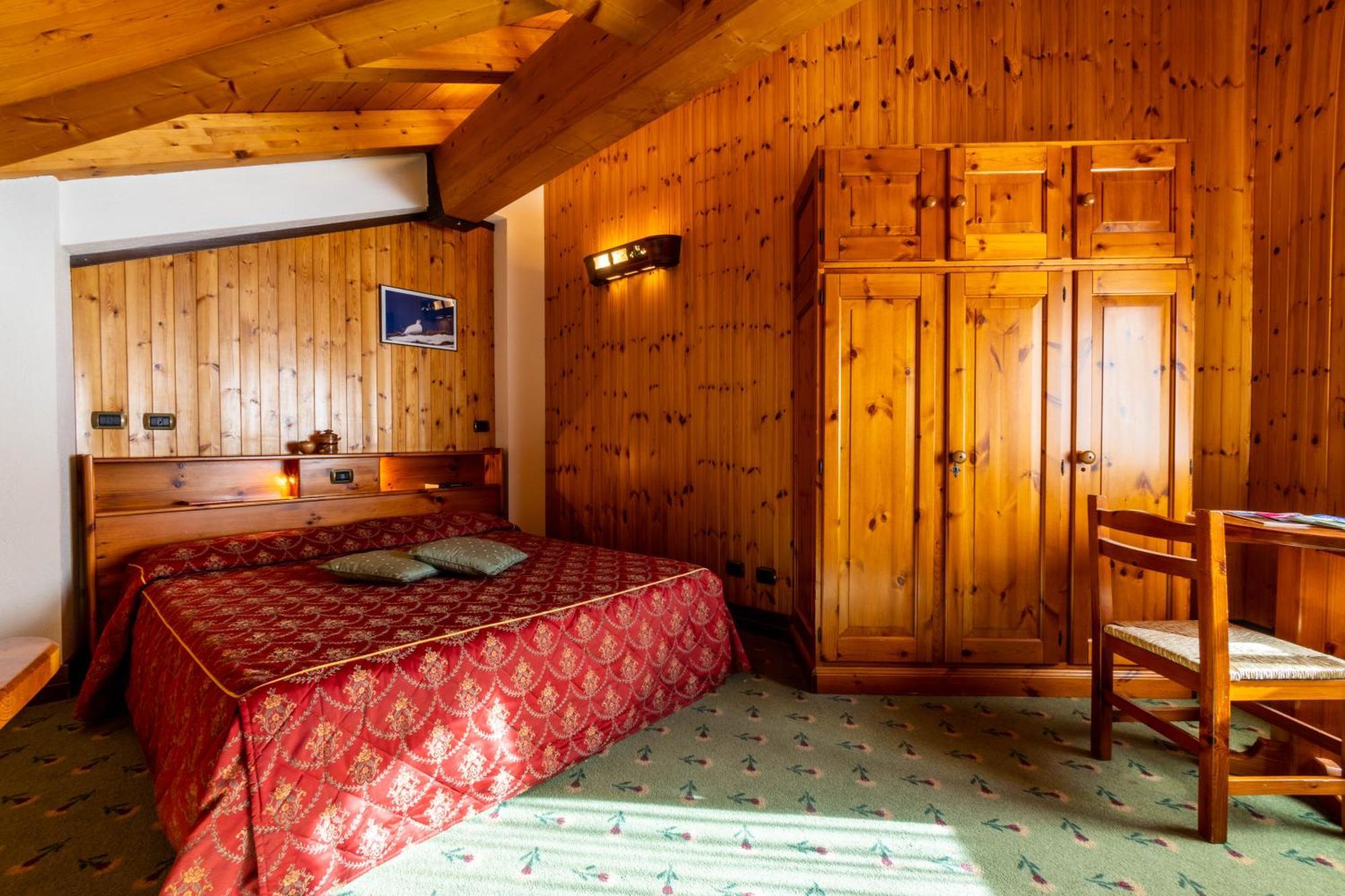 Hotel Bouton D'Or - Cogne Exteriör bild