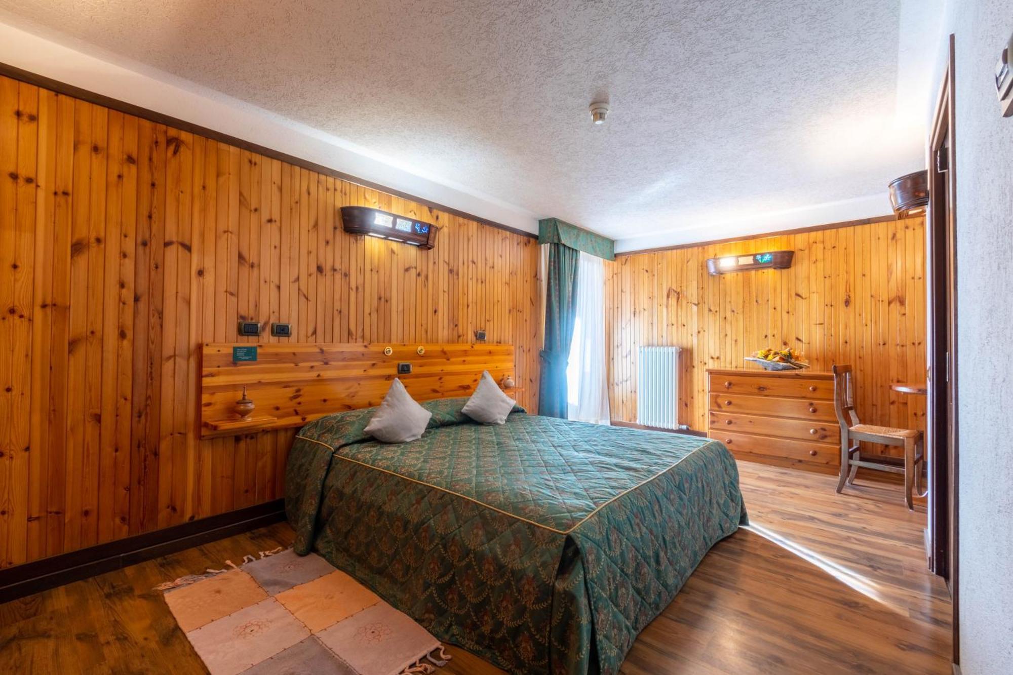 Hotel Bouton D'Or - Cogne Exteriör bild