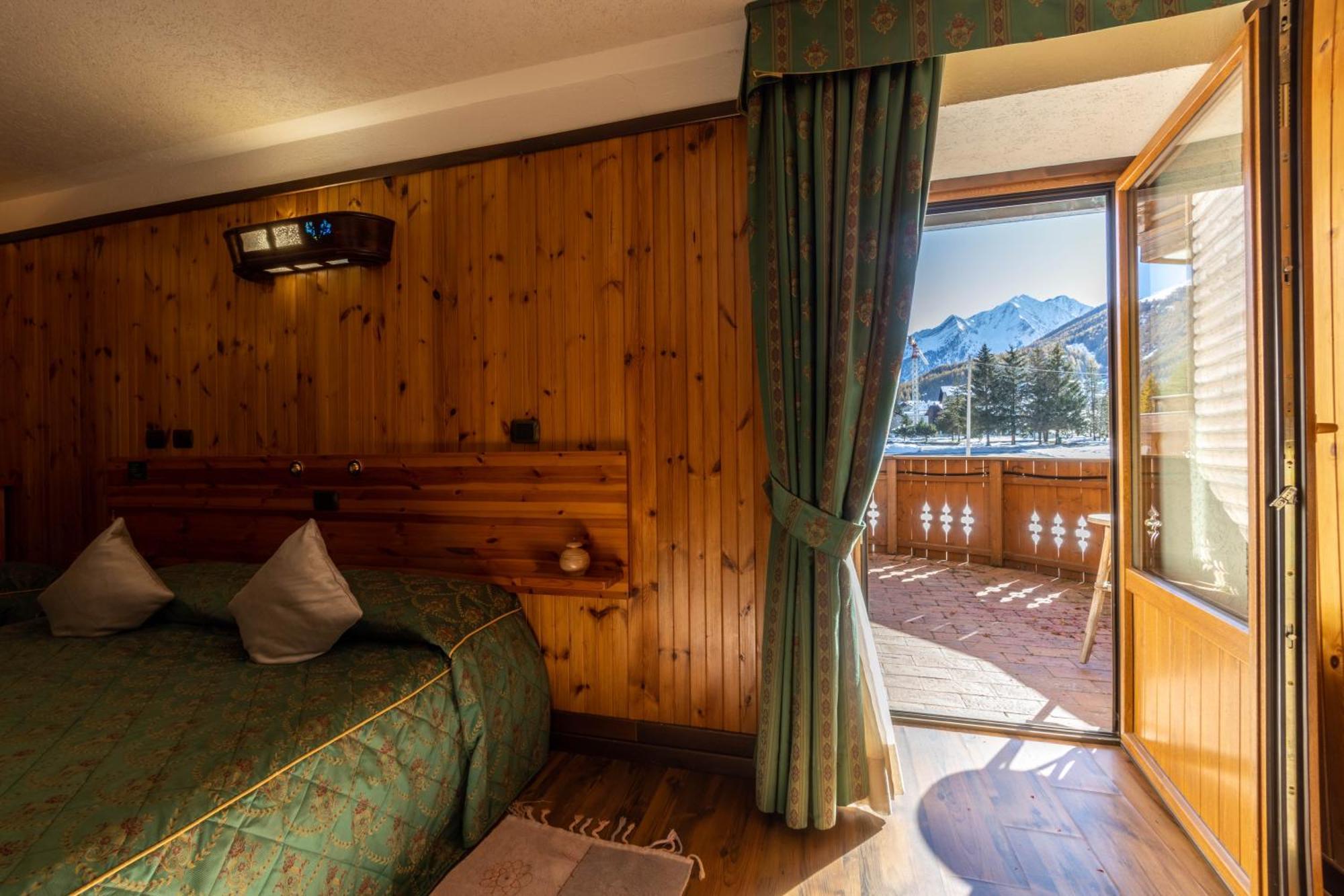 Hotel Bouton D'Or - Cogne Exteriör bild