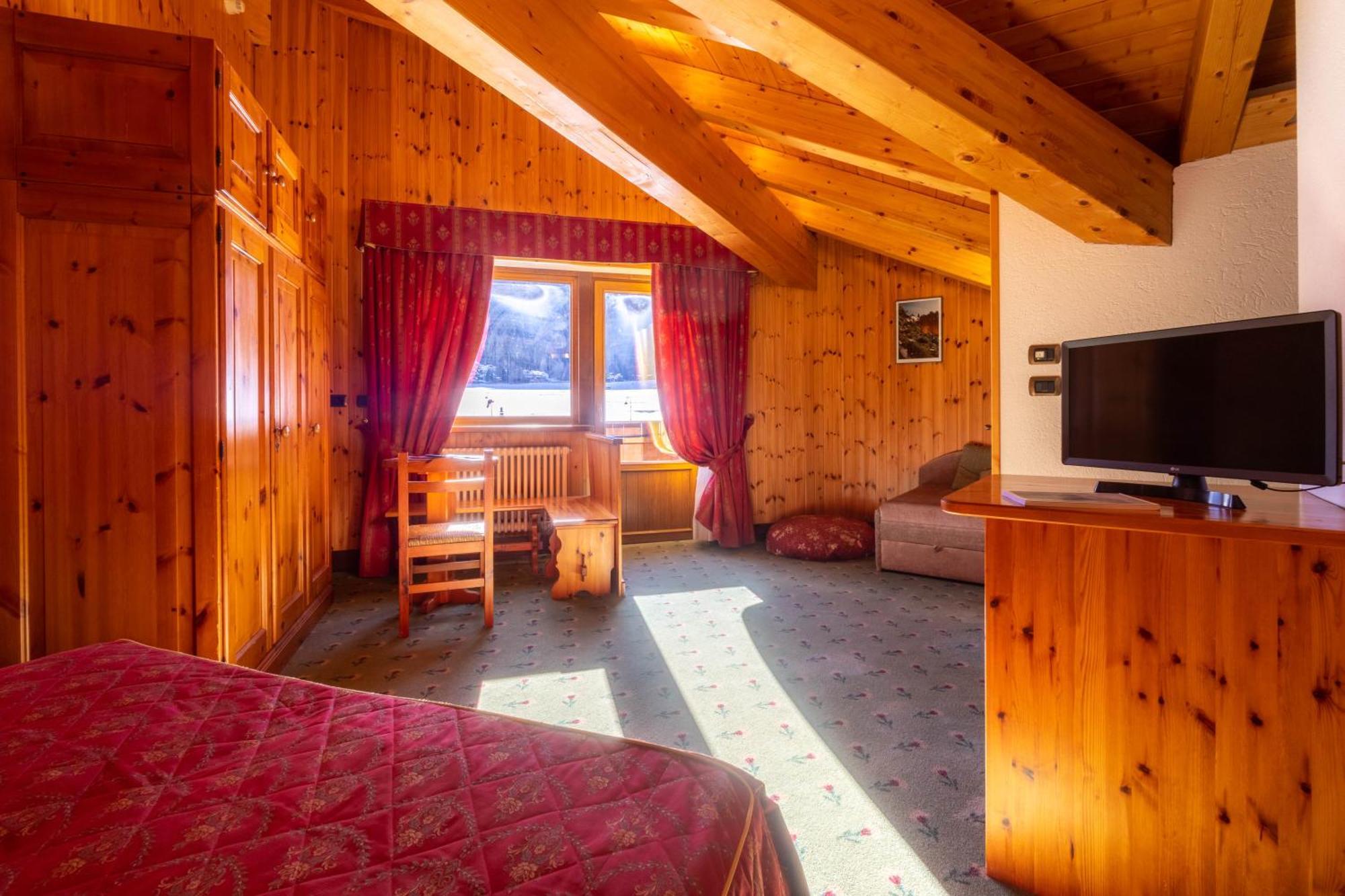 Hotel Bouton D'Or - Cogne Exteriör bild