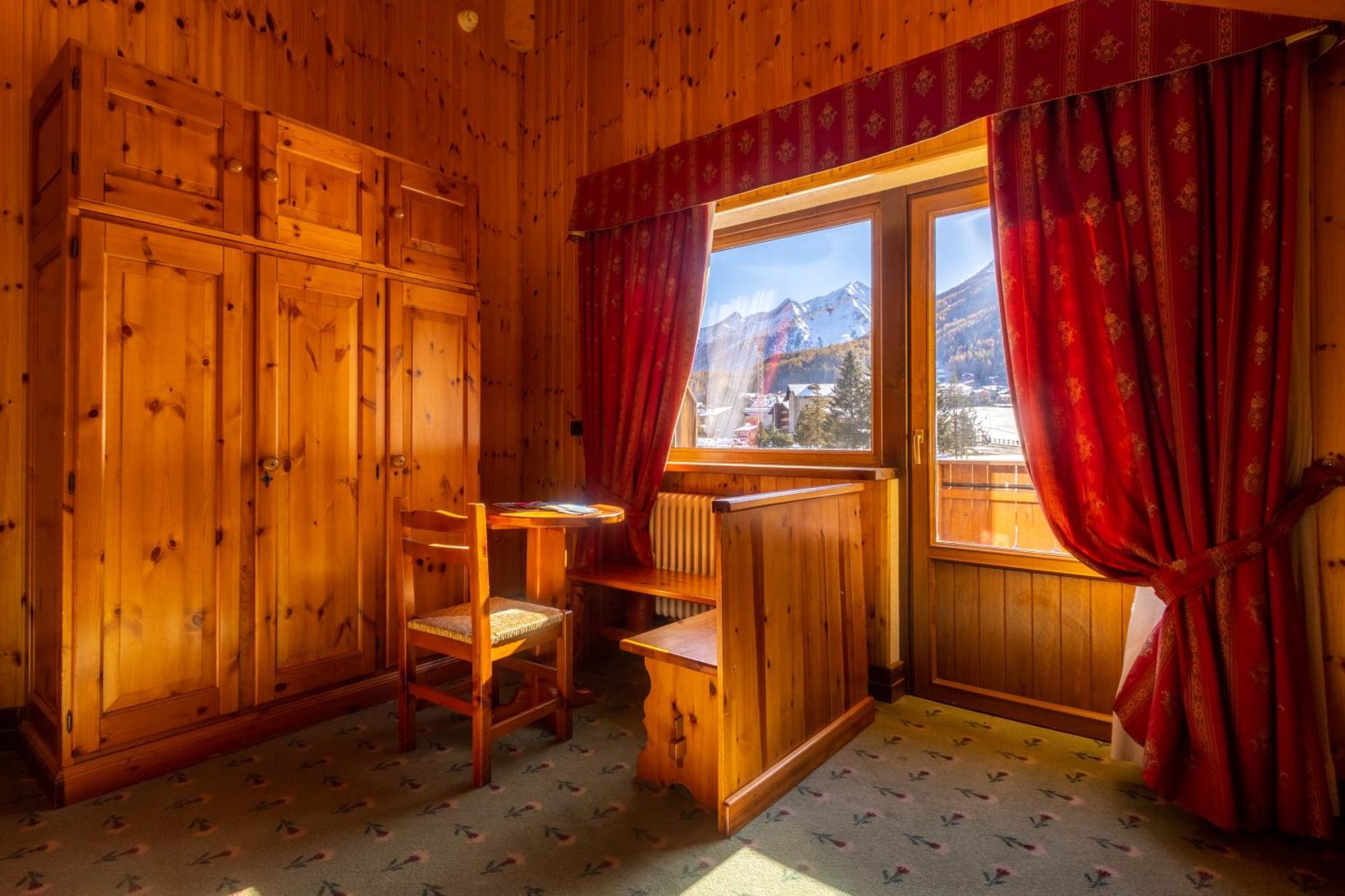 Hotel Bouton D'Or - Cogne Exteriör bild