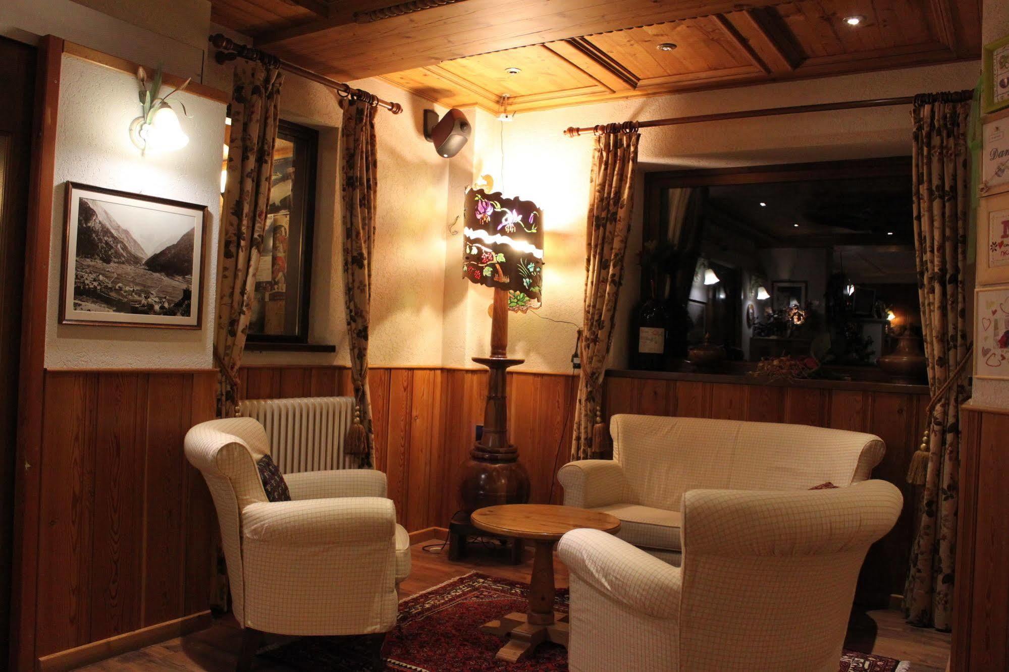 Hotel Bouton D'Or - Cogne Exteriör bild
